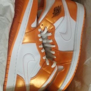 Air Jordan 1 mid se